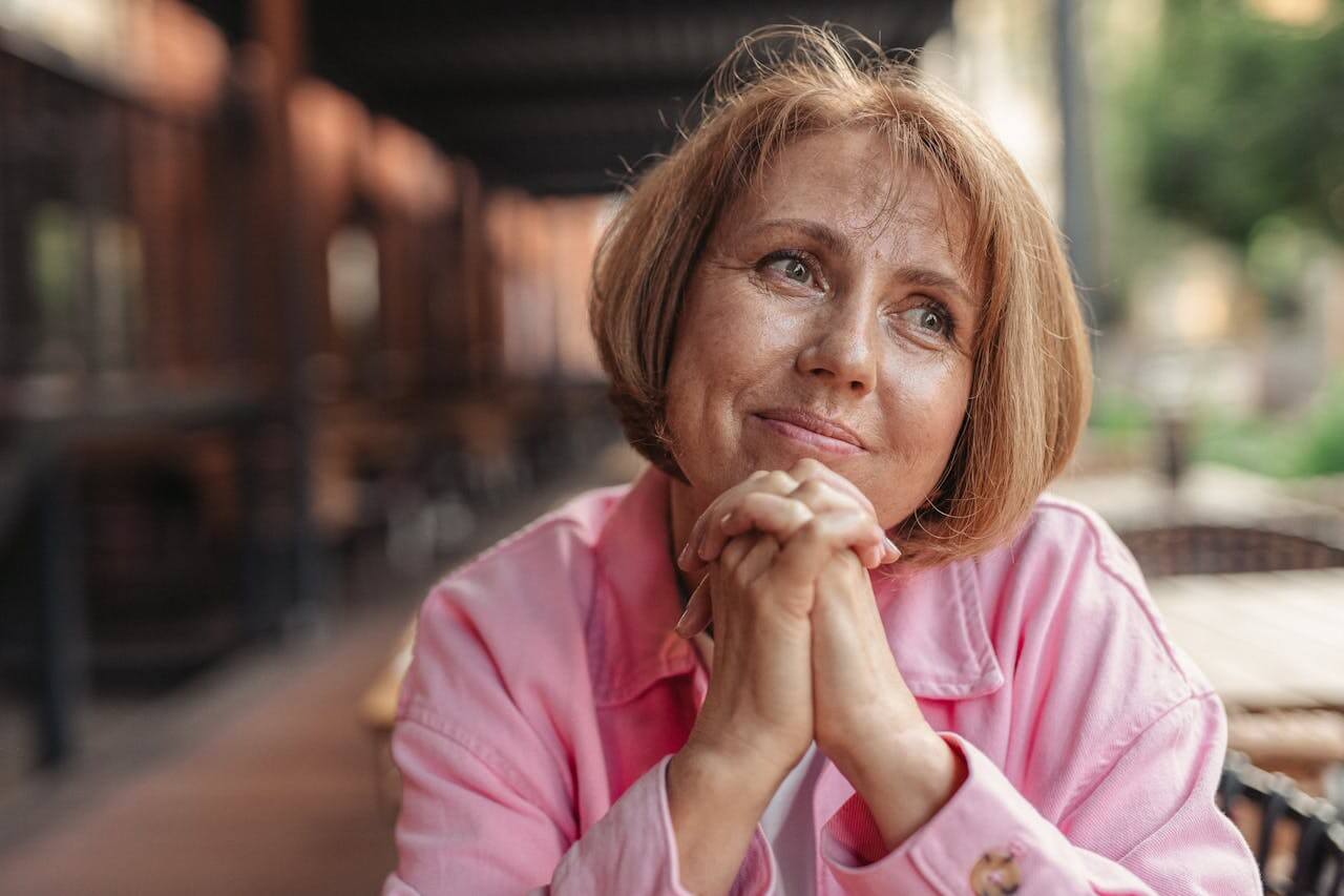 KathyNew_400 women in 40s with pink shirt
